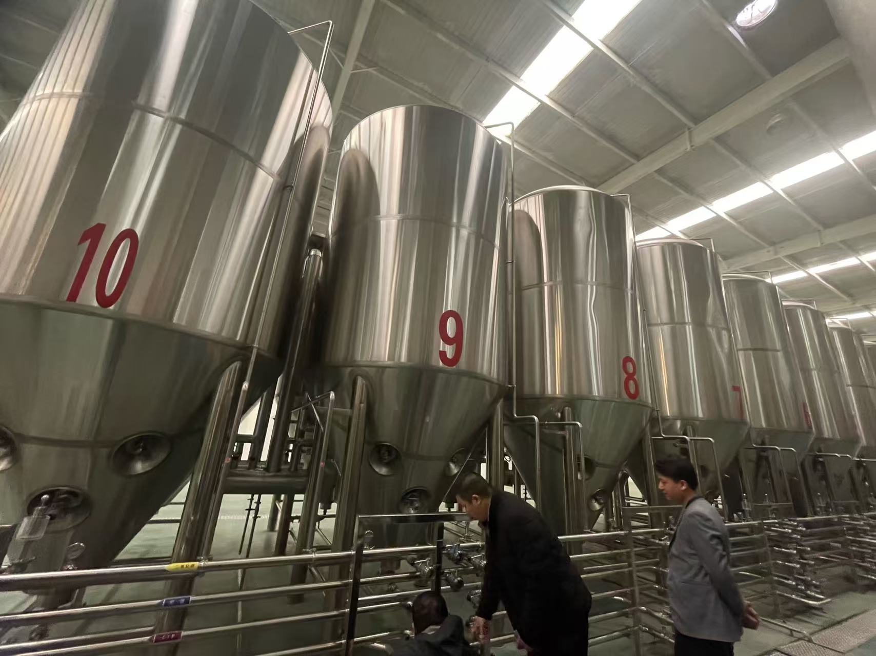 思明精酿啤酒设备厂—平面布置、设备设计、制造、调试、培训等一条龙服务